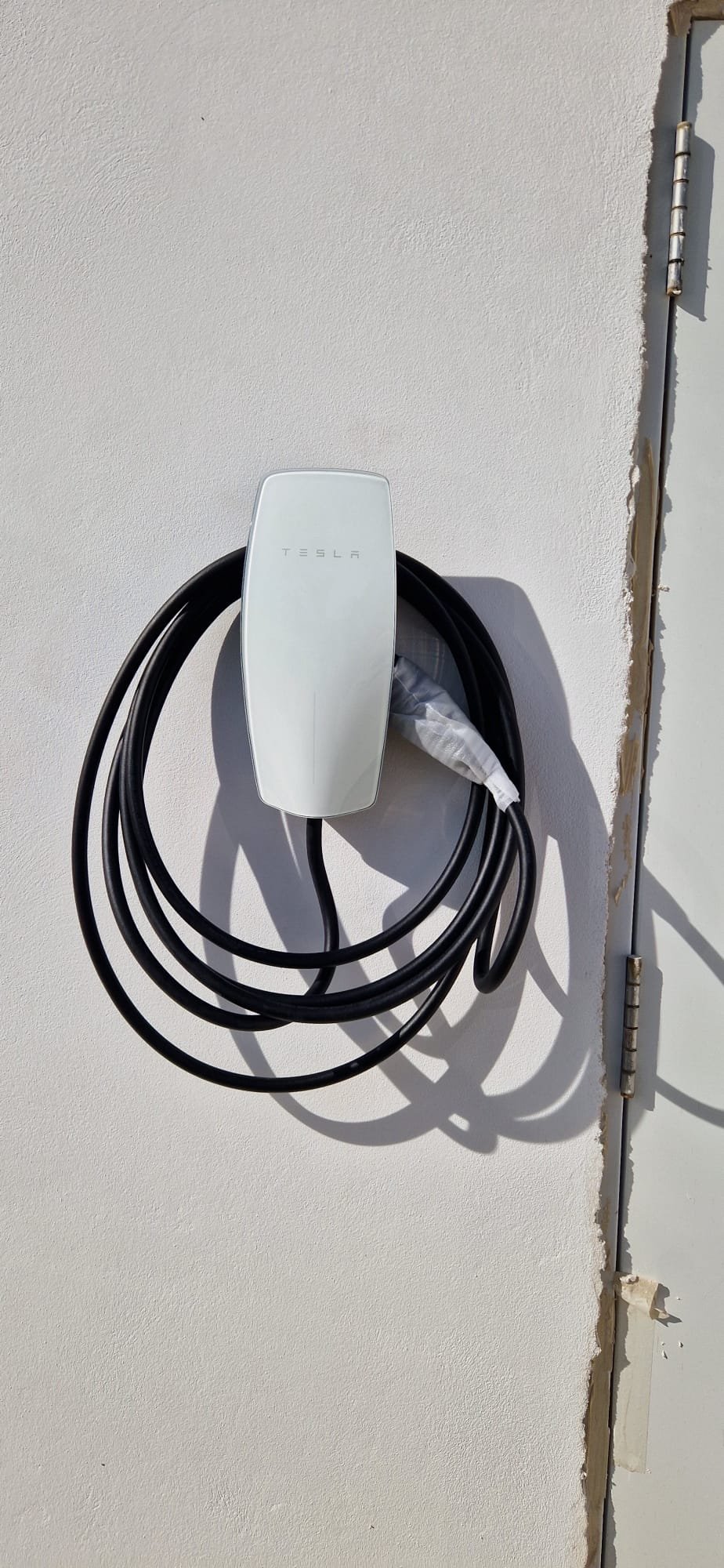Tesla Wall Connector instalado en vivienda unifamiliar por Pistris Energy